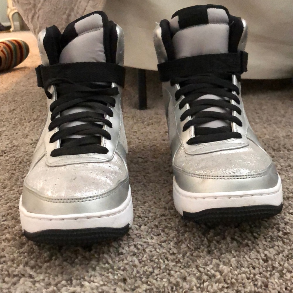 Silver nike airs